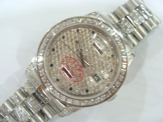 Réplique Replique Rolex Day-Date Silver & Silver Diamond Dial Hour Markers RX5222-G2 Watches