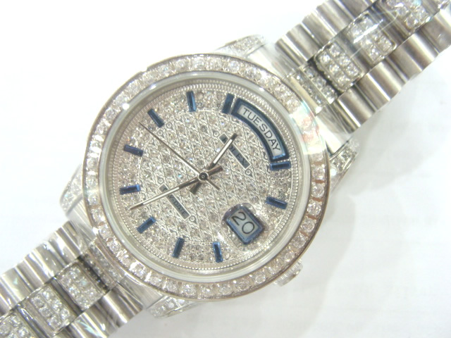 Réplique Replique Rolex Day-Date Silver & Silver Diamond Dial Hour Markers RX5222-G4 Watches