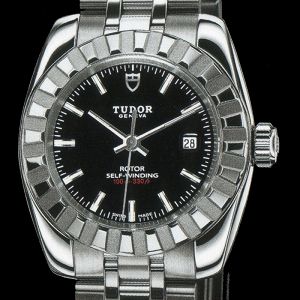 Réplique Tudor La Collection Classic - Classic 22010 cadran noir montre