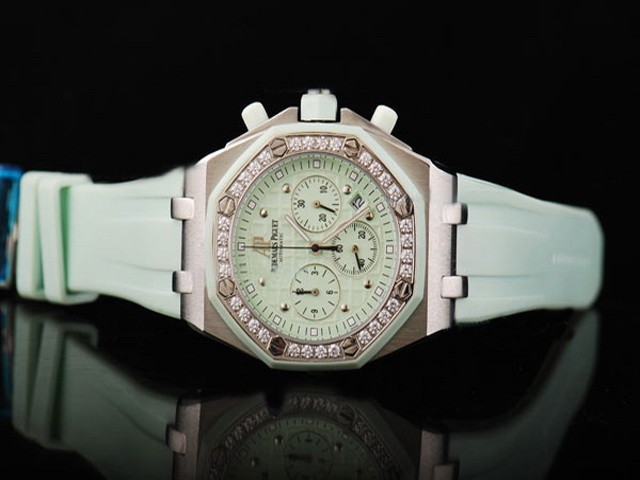 Audemars Piguet Green Dial with Diamond Bezel and Green Rubber Strap-Lady Size Montre