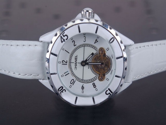 Chanel White Dial and Bezel-White Leather Strap Montre