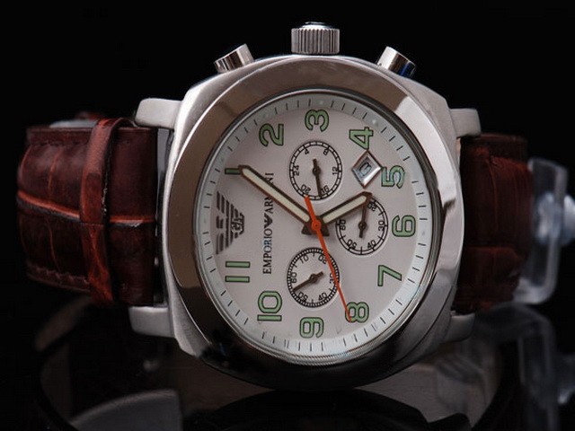 Emporio Armani White Dial-Green Marking and White Bezel-Leather Strap Montre Emporio Armani White Dial-Green Marking and White Bezel-Leather Strap Montre