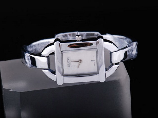 Gucci MOP Dial Lady Model Montre
