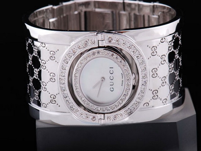 Gucci Diamond Bezel with Shell Dial Lady Model Montre