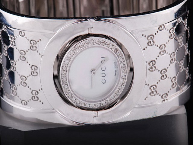 Gucci Diamond Bezel with White Dial Lady Model Montre