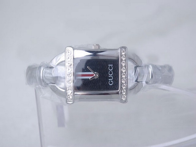 Gucci Diamond Case with Black Dial Montre