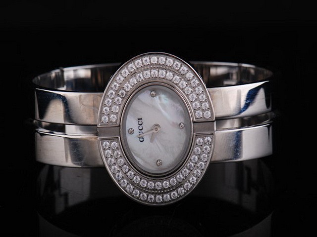 Gucci Full Diamond Case with White Dial Montre