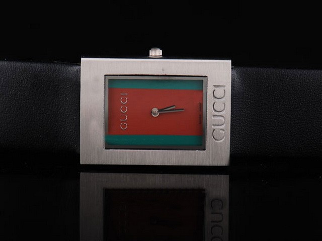 Gucci Silver Case with Red/Green Dial and Black Leather Strap Montre