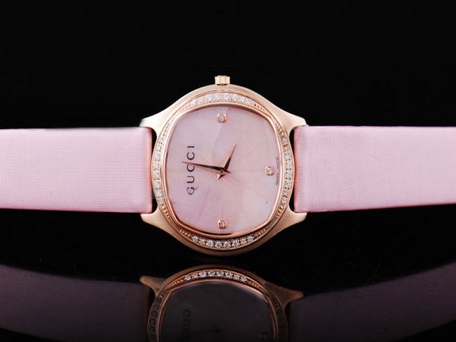 Gucci Pink Rose Gold Bezel with Diamond Case Montre