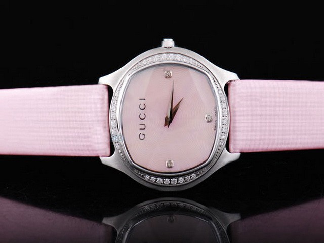 Gucci Pink Silver Bezel with Diamond Case Montre