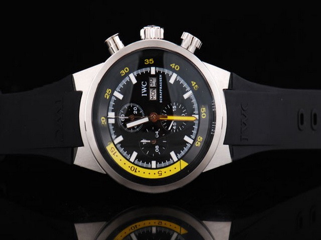 IWC Aquatimer Silver Case with Black Dial and Black Rubber Strap-White Stick Markers Montre