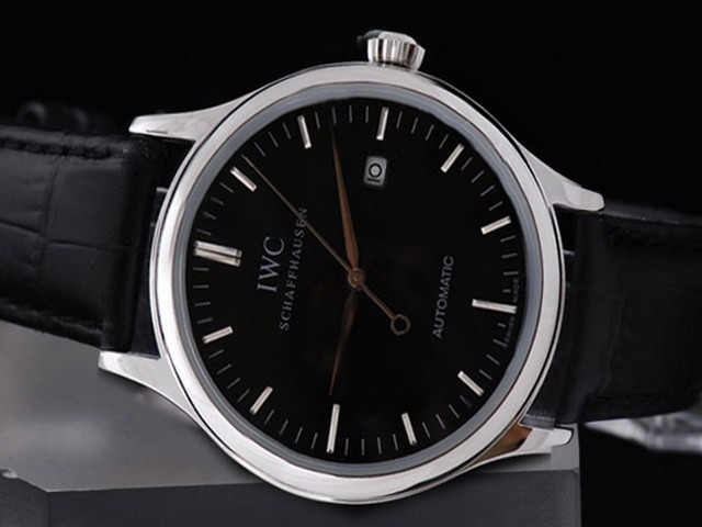 IWC Schaffhausen Black Dial and White Bezel Montre