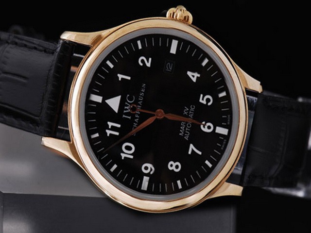 IWC Schaffhausen Black Dial and Golden Bezel Montre